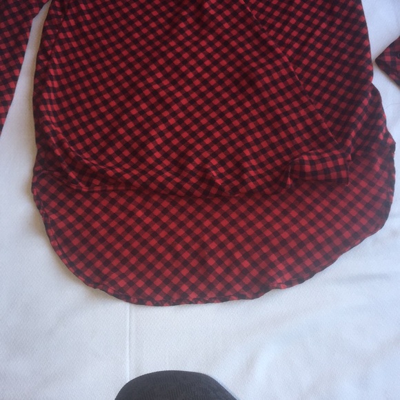 Red and black patterned long sleeve blouse - Picture 5 of 6